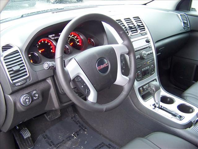 GMC Acadia 2011 photo 3