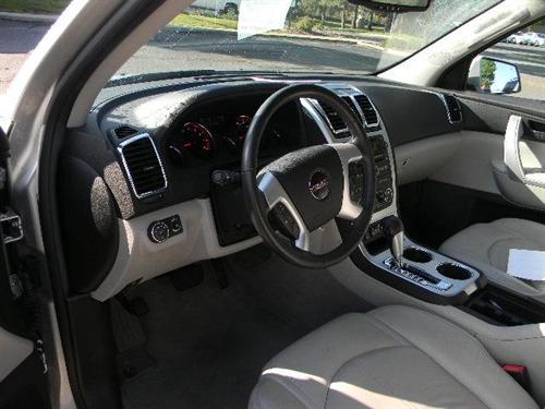 GMC Acadia 2011 photo 2