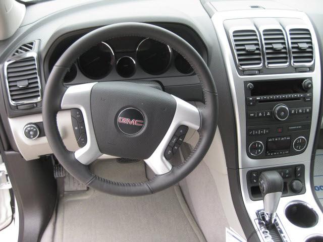 GMC Acadia 2011 photo 3