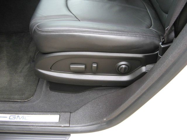 GMC Acadia 2012 photo 3