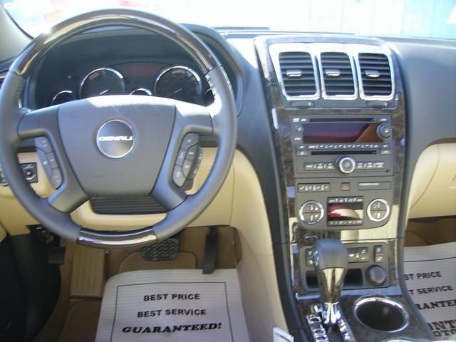 GMC Acadia 2012 photo 3