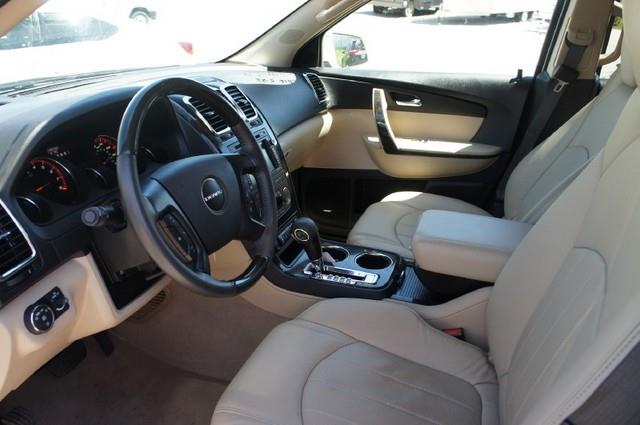 GMC Acadia 2012 photo 2