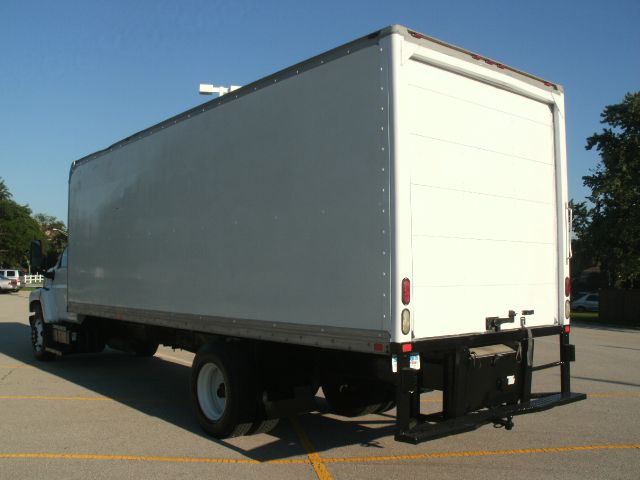 GMC C7500 2004 photo 2