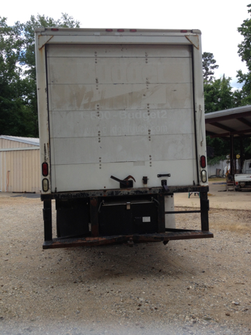 GMC C7C042 2004 photo 2