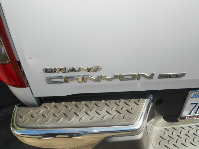 GMC Canyon 2004 photo 12