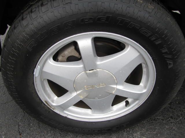 GMC Envoy 2002 photo 2