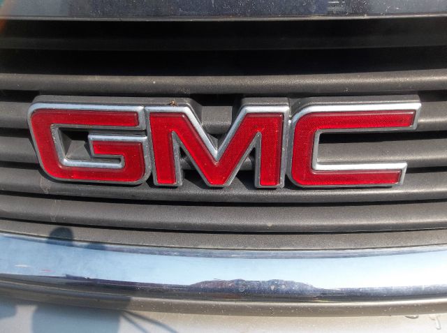 GMC Envoy 2002 photo 2