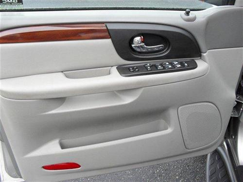 GMC Envoy 2002 photo 1