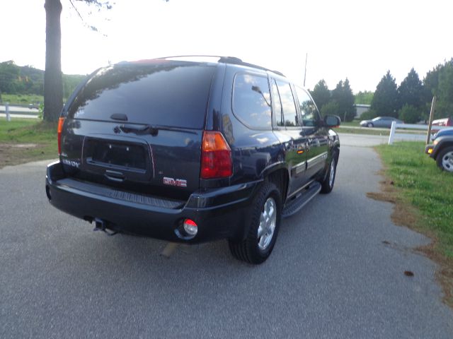 GMC Envoy 2003 photo 2