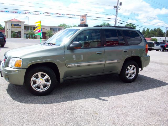GMC Envoy 2003 photo 2