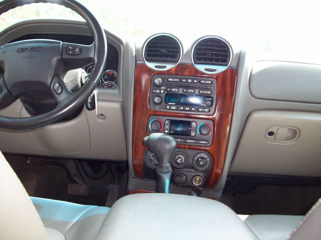 GMC Envoy 2003 photo 3