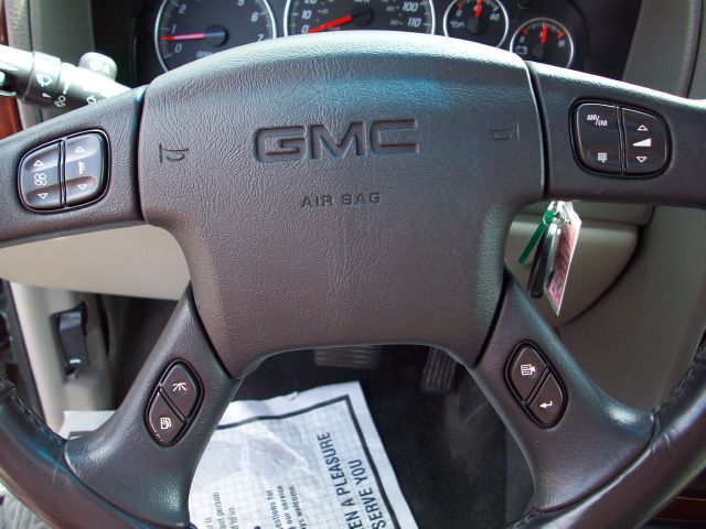 GMC Envoy 2003 photo 1