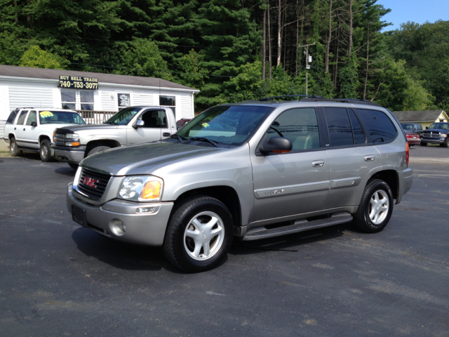 GMC Envoy 2003 photo 2