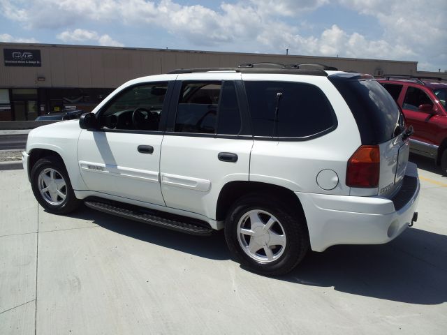 GMC Envoy 2003 photo 1