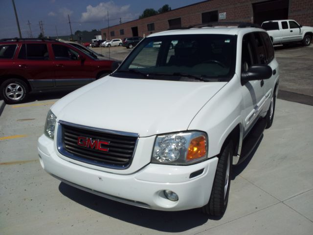 GMC Envoy 2003 photo 2