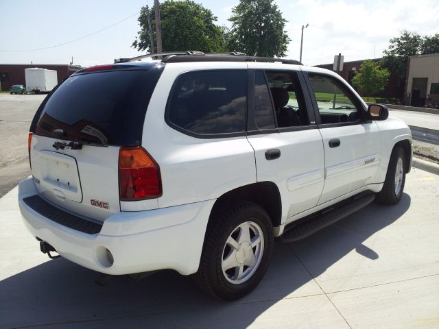 GMC Envoy 2003 photo 3