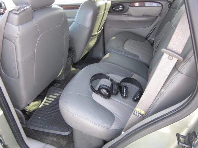 GMC Envoy 2003 photo 2