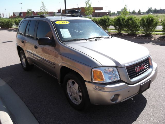 GMC Envoy 2003 photo 1