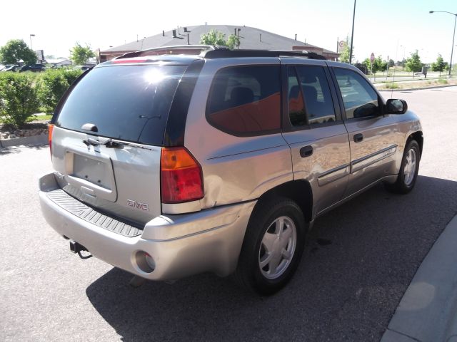 GMC Envoy 2003 photo 2
