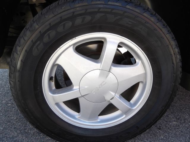 GMC Envoy 2003 photo 6