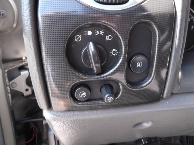 GMC Envoy 2003 photo 9