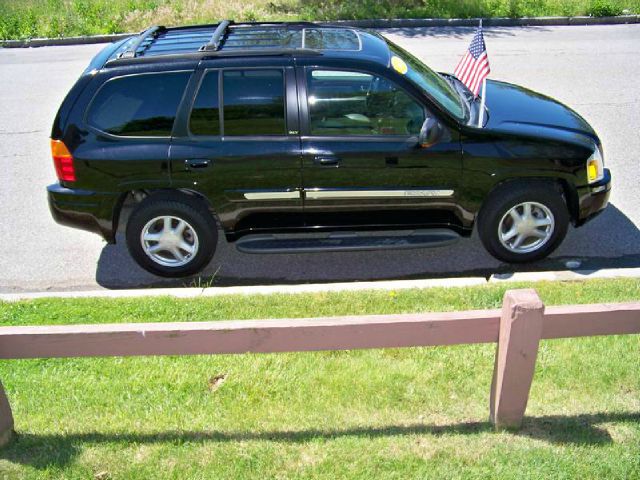 GMC Envoy 2003 photo 2