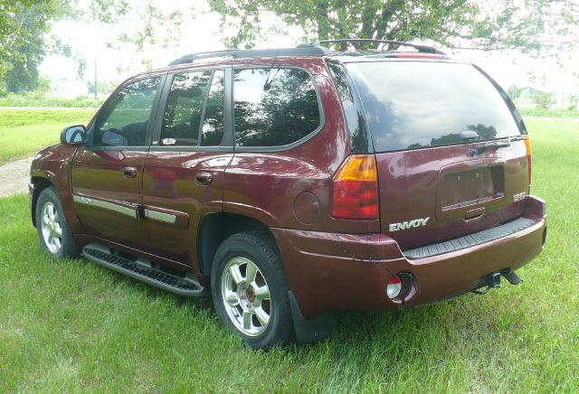 GMC Envoy 2003 photo 2