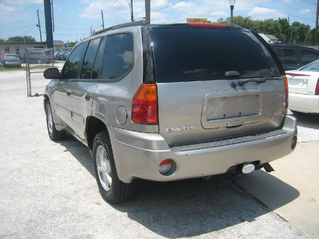 GMC Envoy 2003 photo 2