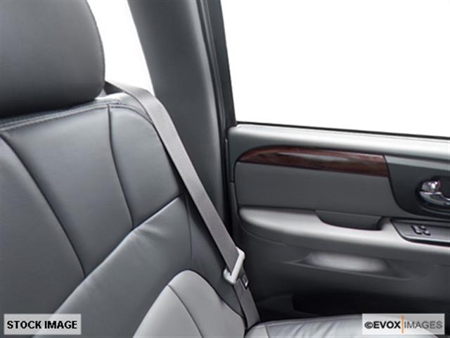 GMC Envoy 2003 photo 6