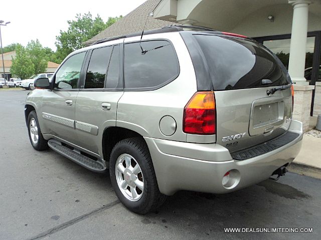 GMC Envoy 2003 photo 12