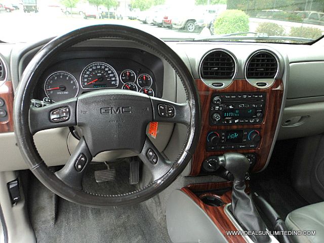 GMC Envoy 2003 photo 8