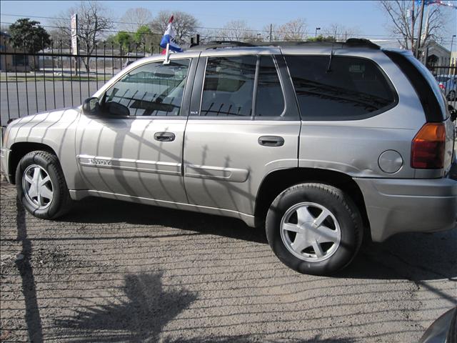 GMC Envoy 2003 photo 2