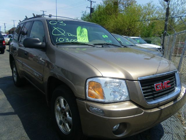 GMC Envoy 2003 photo 2