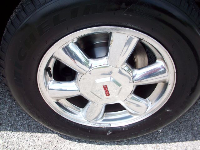 GMC Envoy 2003 photo 2