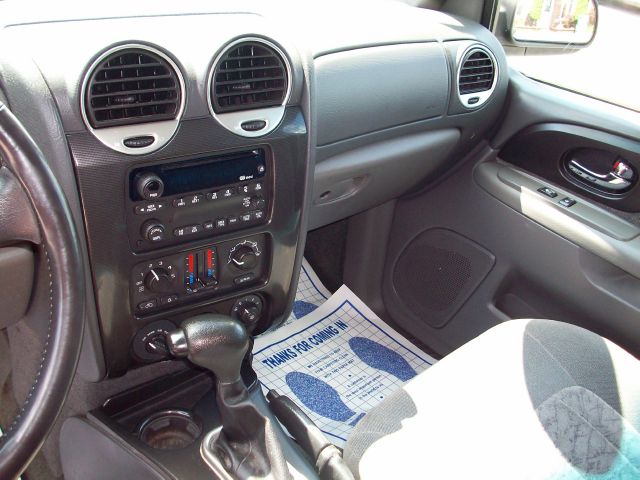 GMC Envoy 2003 photo 3