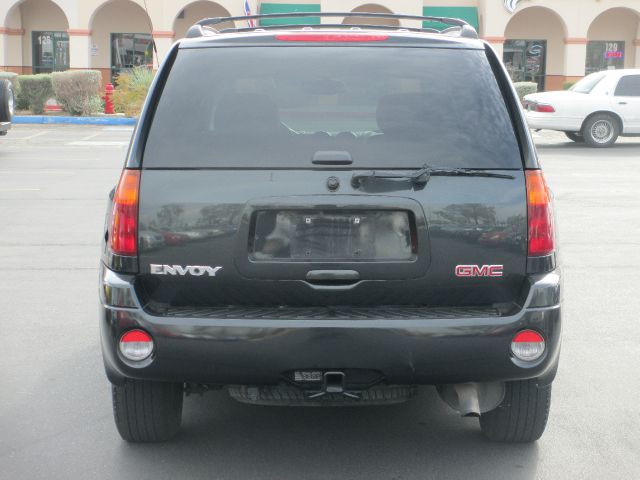 GMC Envoy 2003 photo 2