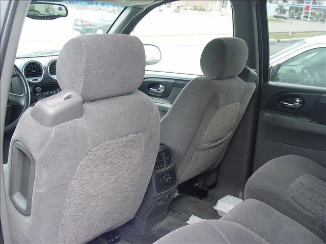 GMC Envoy 2003 photo 2
