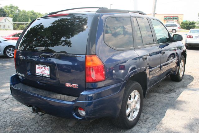 GMC Envoy 2003 photo 2