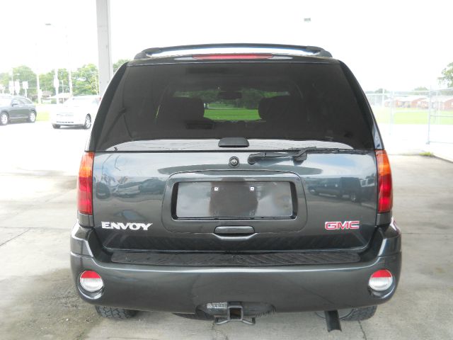 GMC Envoy 2004 photo 1