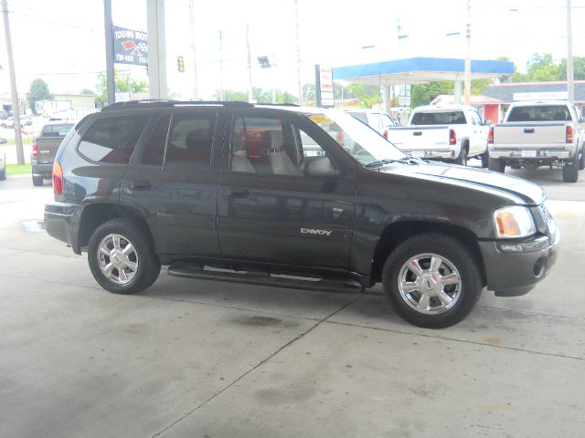 GMC Envoy 2004 photo 2
