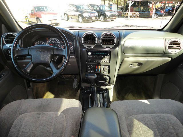 GMC Envoy 2004 photo 1