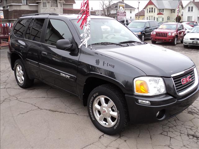 GMC Envoy 2004 photo 2