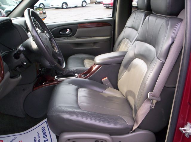 GMC Envoy 2004 photo 2