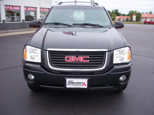 GMC Envoy 2004 photo 2