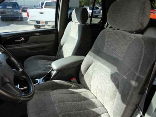 GMC Envoy 2004 photo 2