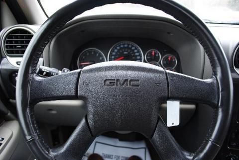 GMC Envoy 2004 photo 2