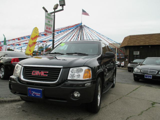 GMC Envoy 2004 photo 2