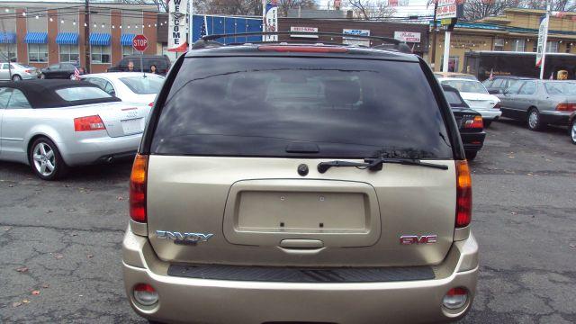 GMC Envoy 2004 photo 2