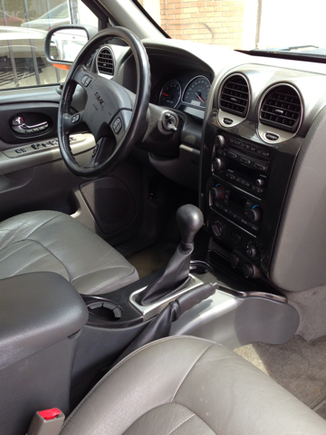 GMC Envoy 2004 photo 1