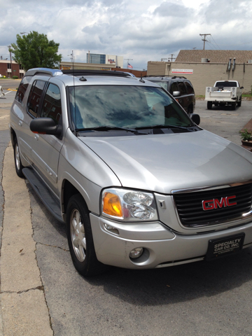 GMC Envoy 2004 photo 2
